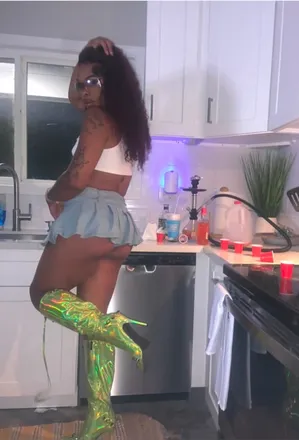 OnlyFans account  raqqbratt header 2