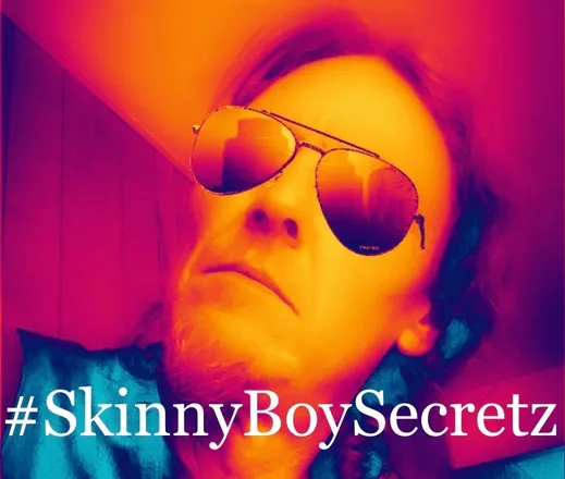 OnlyFans cuenta skinnyboysecretz header 2