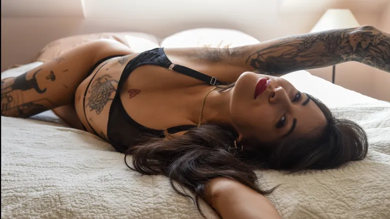 OnlyFans cuenta ava_uncensored header 2