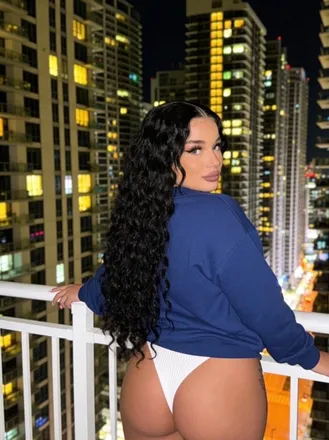 OnlyFans cuenta baddiekk header 2