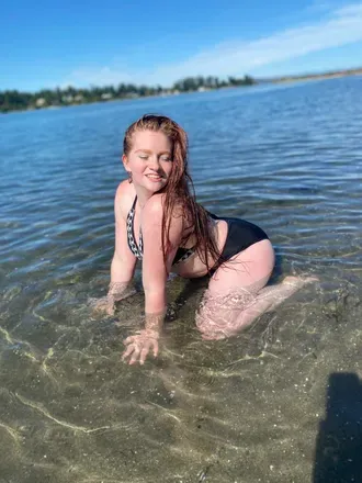 OnlyFans account  purplestarpineapple header 2