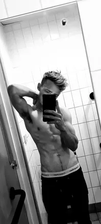 OnlyFans cuenta charliehorne header 2