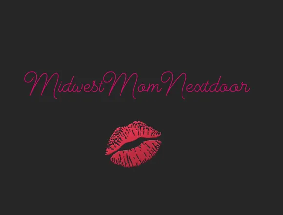 OnlyFans cuenta midwestmomnextdoor header 2