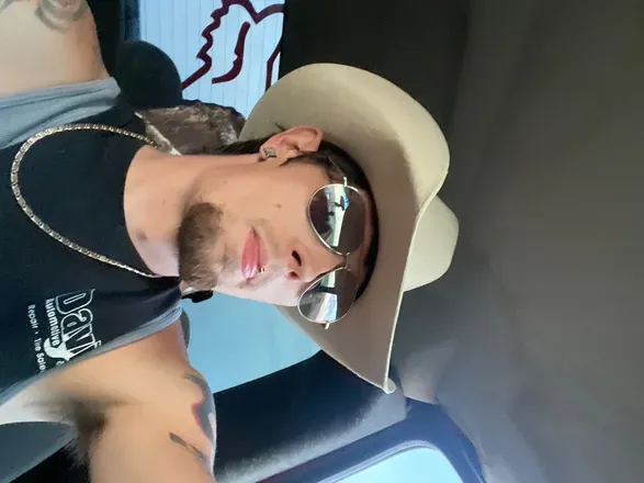OnlyFans cuenta towingredneck avatar 1