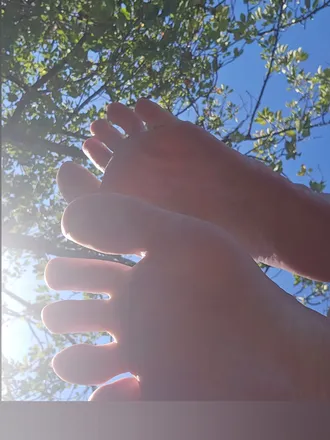 OnlyFans cuenta bigfeetbethany header 2