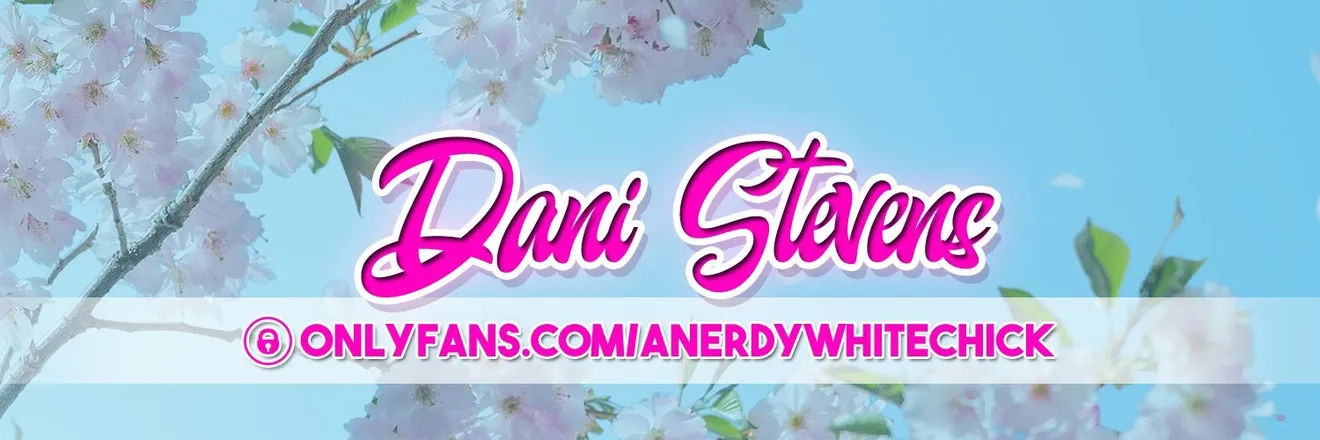 OnlyFans cuenta anerdywhitechick header 2