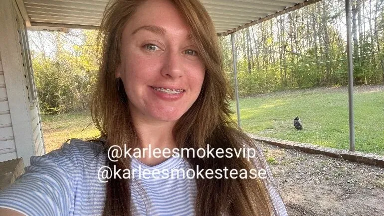 OnlyFans cuenta karleesmokesvip avatar 1