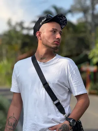OnlyFans cuenta crismora2002 avatar 1
