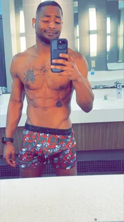 OnlyFans cuenta w33kndtrvlr avatar 1