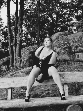 OnlyFans cuenta redhotcurvesofficial avatar 1