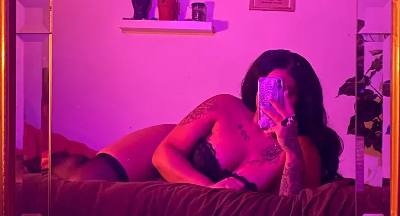 OnlyFans cuenta queencurlss header 2