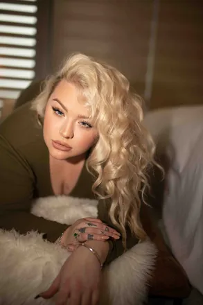 OnlyFans cuenta stunningstelladaniels header 2