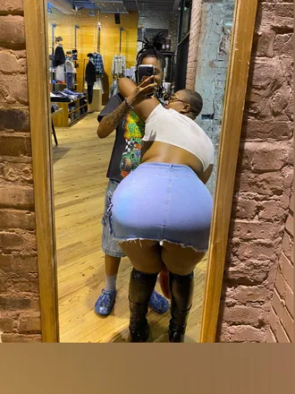 OnlyFans account  thesnakthatsmilesbak header 2