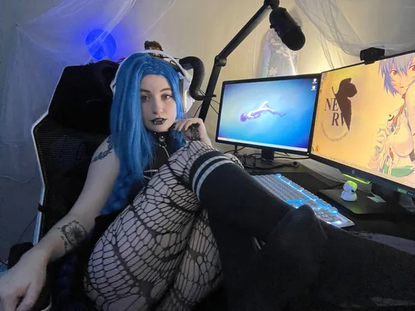 OnlyFans account  squuiidly header 2