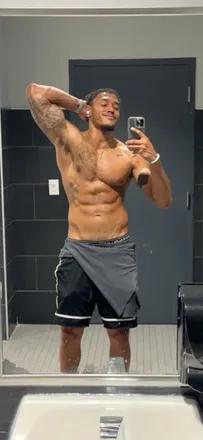OnlyFans cuenta hennymansauce header 2