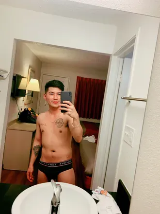 OnlyFans account  lilgoldenboy3 avatar 1