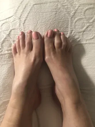 OnlyFans account  prettylilnursefeetz avatar 1