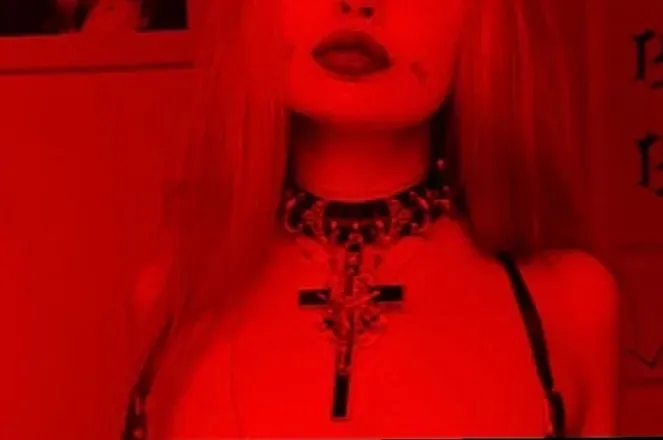 OnlyFans cuenta baldgothbimbo header 2
