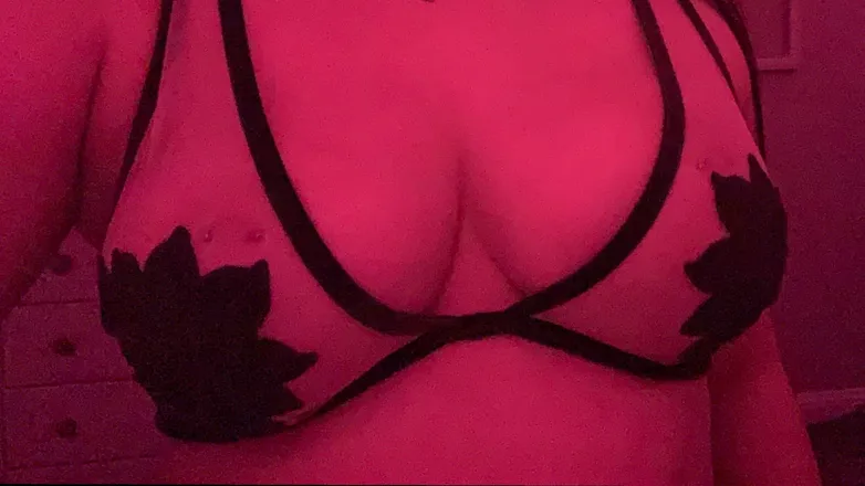 OnlyFans account  peachyreesee header 2
