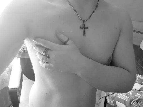 OnlyFans cuenta xgetonyourknees header 2