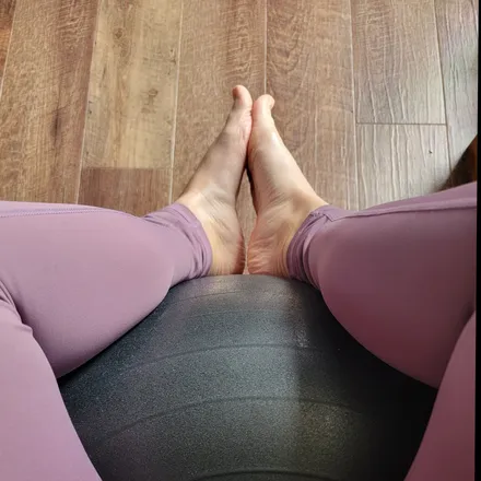 OnlyFans cuenta barefootedhippebabe header 2