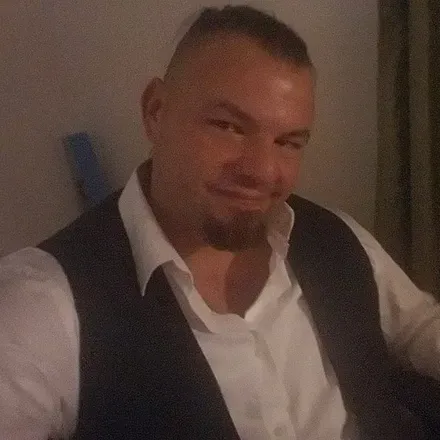 OnlyFans cuenta wolfinnoclothing avatar 1