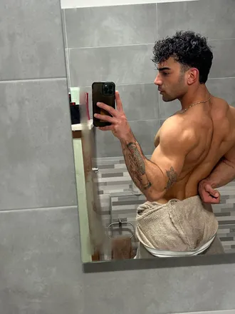 OnlyFans cuenta yourbestitalian header 2