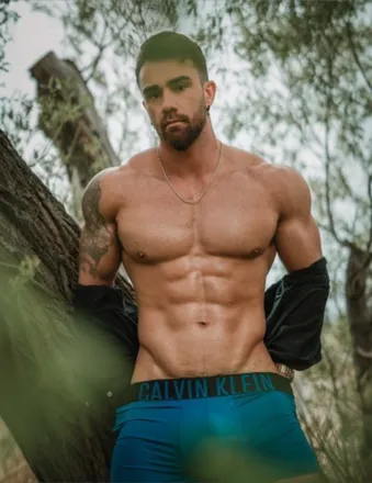 OnlyFans cuenta hugeskyler header 2