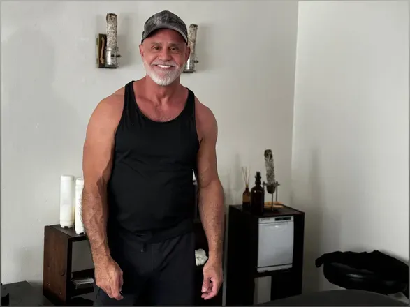 OnlyFans account  muscledaddymasseur avatar 1