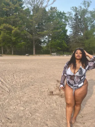 OnlyFans account  thickyyys header 2