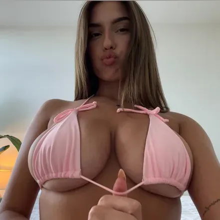 OnlyFans account  secretlyfeoflauren avatar 1