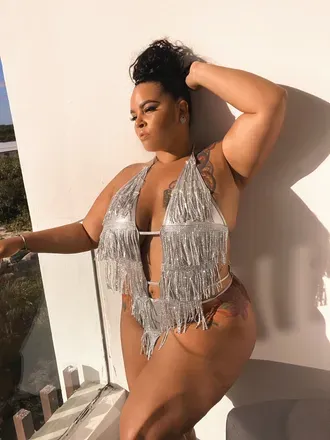 OnlyFans cuenta curvymodeltay header 2