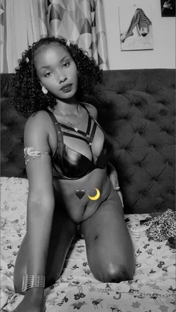 OnlyFans cuenta petitebee254 header 2