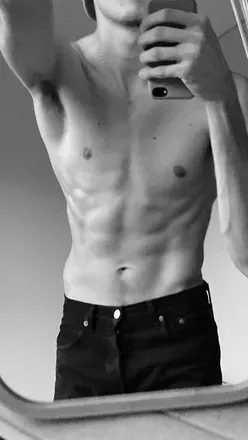 OnlyFans cuenta adrien10_10 header 2