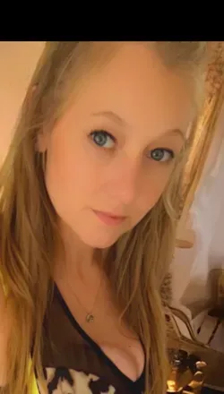 OnlyFans cuenta pregnant-step-sister avatar 1