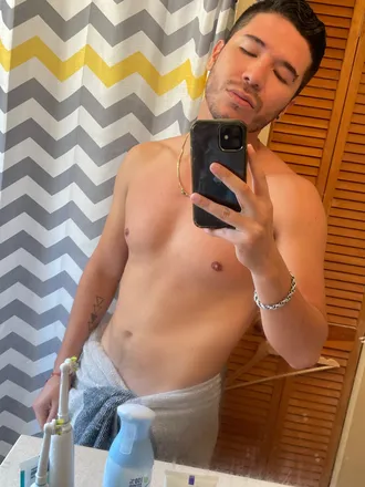 OnlyFans cuenta crisgue17 header 2