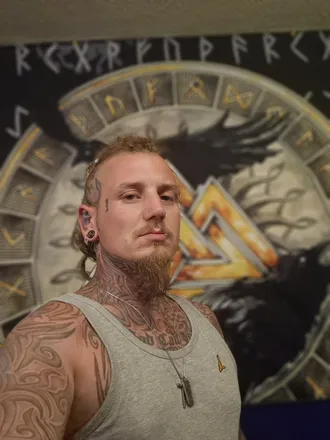 OnlyFans cuenta vikinginked header 2