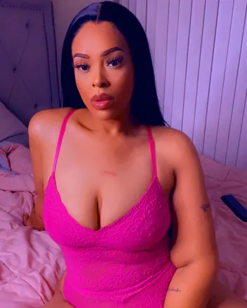 OnlyFans account  prettyyellowthing avatar 1