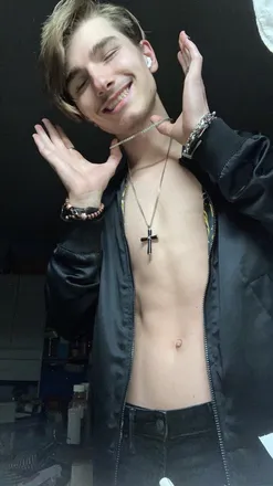 OnlyFans cuenta kylepatzke header 2