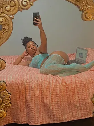 OnlyFans cuenta ms.petit header 2
