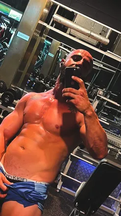 OnlyFans cuenta russshow88 header 2