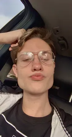 OnlyFans account  xxxtraaron avatar 1