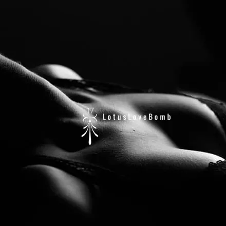OnlyFans cuenta lotuslovebomb header 2