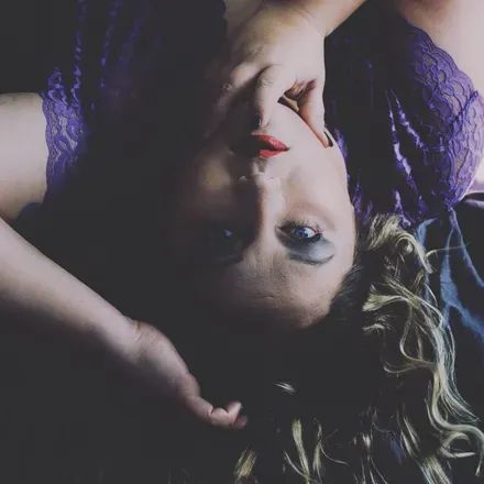 OnlyFans account  blueeyesredlips avatar 1