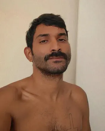 OnlyFans account  roohleon avatar 1