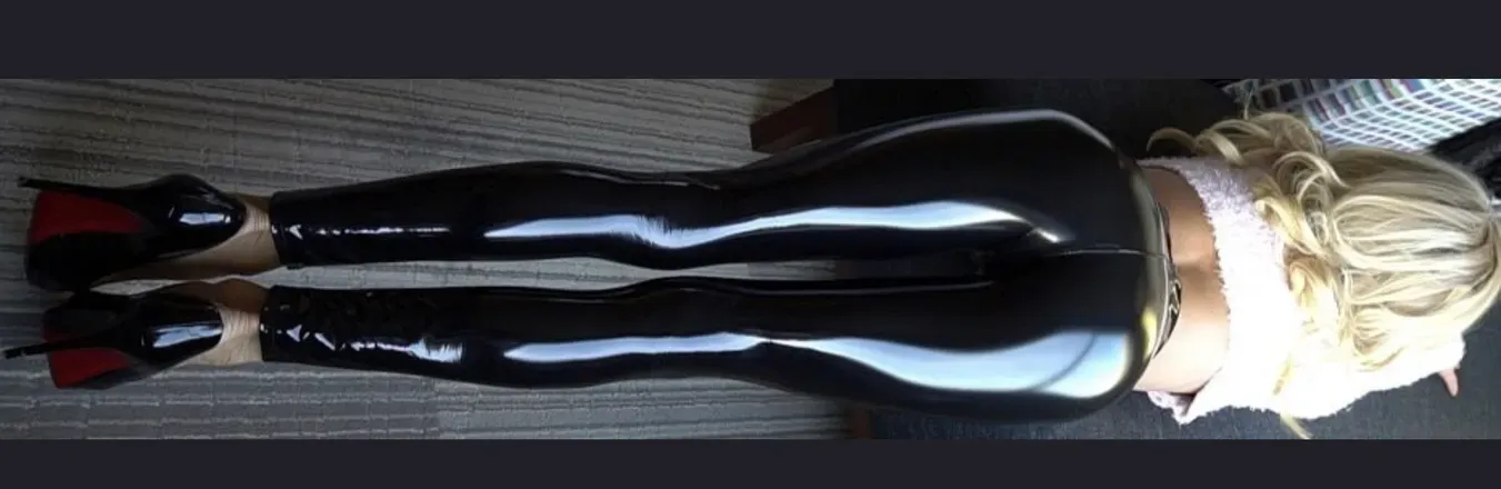 OnlyFans cuenta shiny_goddess header 2