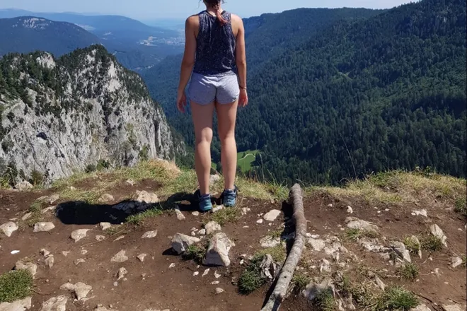 OnlyFans cuenta cute_swiss_feet header 2