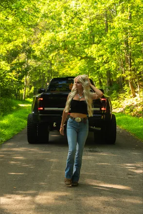 OnlyFans account  lindsaybercosky header 2