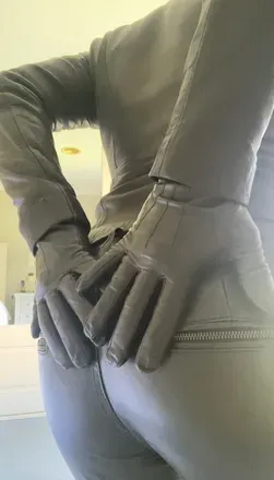 OnlyFans account  loverofleather avatar 1