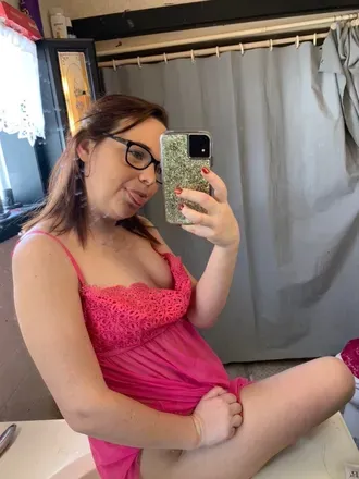 OnlyFans account  anxietymom avatar 1